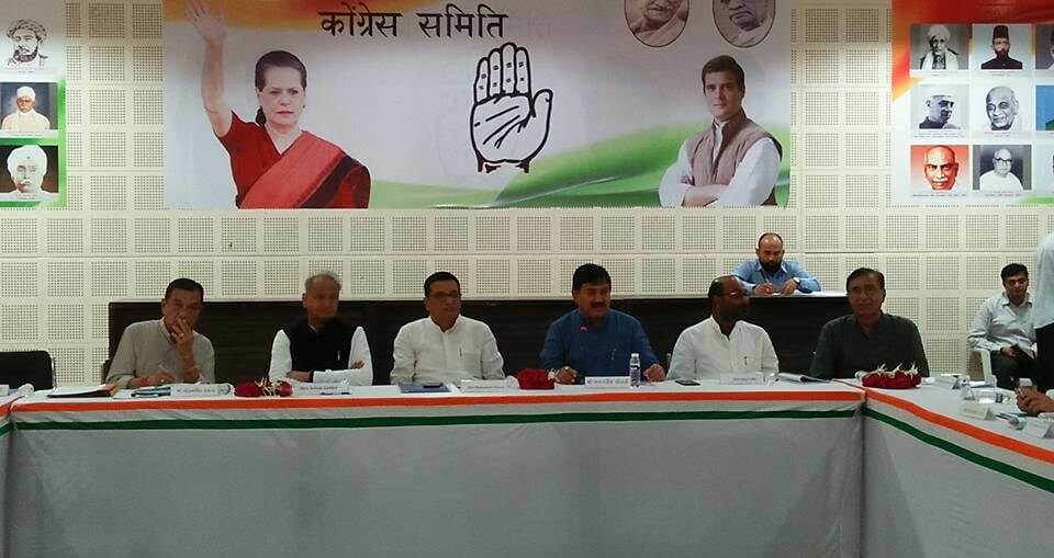 Why Congress is unable to defeat BJP in Gujarat?